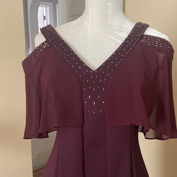 Cocktail dress in beautiful burgundy - Picture 2 of 4